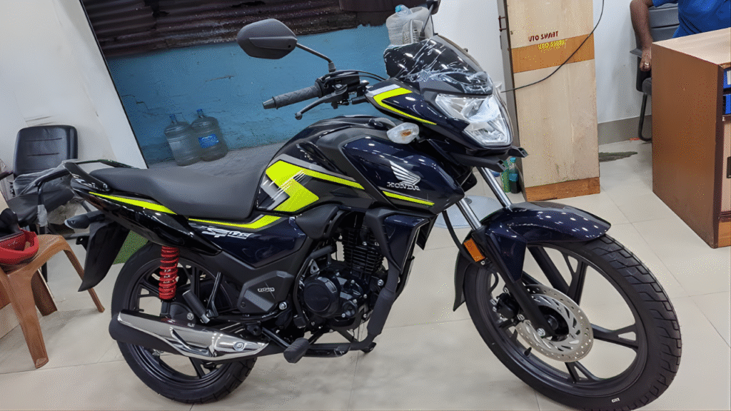 Discover the Honda SP 125 – a feature-rich 125cc commuter bike with a digital TFT display, Bluetooth connectivity, Honda RoadSync app support, silent ACG start, excellent fuel efficiency (60-65 km/l real-world), and modern styling. Learn specs, design, comfort, updates and whether it’s right for your daily ride.